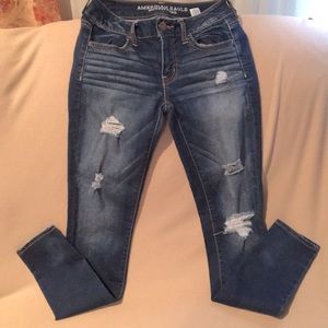 American Eagle distressed jeggings  2R